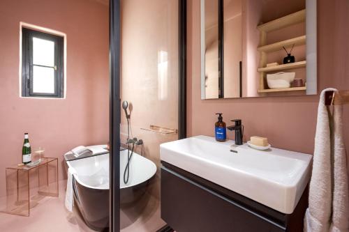 Prague Days - One-bedroom Apartment with Balcony and Workspace in Vinohrady - image 3