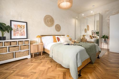 One-Bedroom Apartment image 7