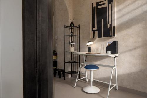 One-Bedroom Apartment image 4