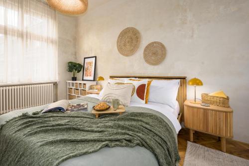 One-Bedroom Apartment image 3