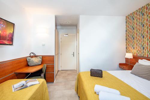 room detail thumbnail 1