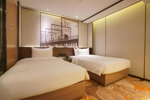 Deluxe Suite image 9