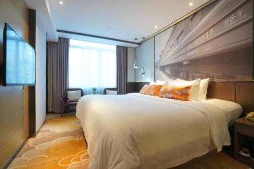 Deluxe Suite image 7