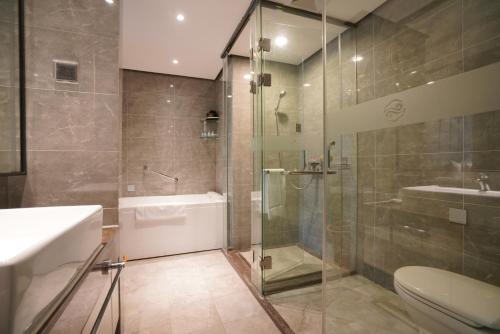 Deluxe Suite image 1