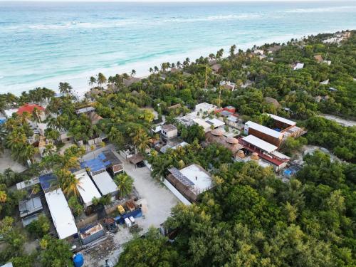 Beautiful 8BR Just 20 Meters from the Sea Tulum ZH