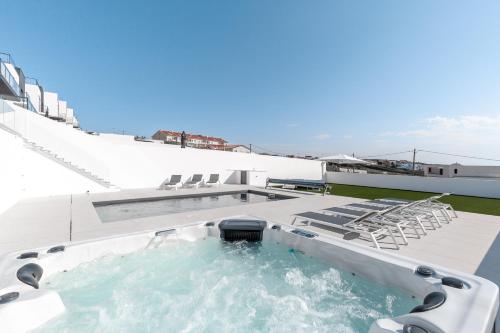 อ่างแช่น้ำร้อน, Villa Carpe Diem, stunning villa with ocean view in ปรายา ดา อเรย์อา บรังกา