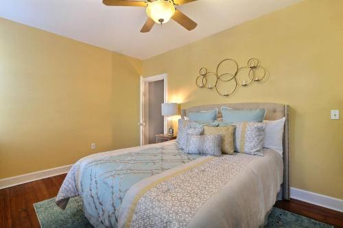 Historic Townhouse on Tattnall - image 2