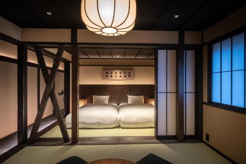 Superior Twin Room image 7