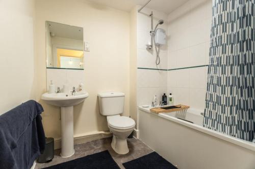12FWC, 2 Bedroom Apartment, Sleeps 4, Free Parking, Town Centre Location, Swindon (photo 10)