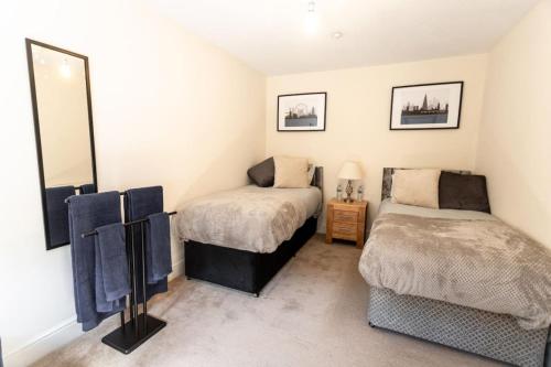 12FWC, 2 Bedroom Apartment, Sleeps 4, Free Parking, Town Centre Location, Swindon (photo 8)