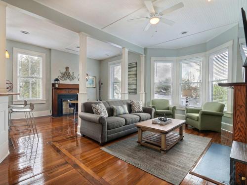 Lafayette Row Unit 3 - image 2