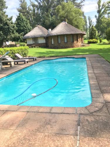 泳池, The Retreat Country Lodge in 豪伊克