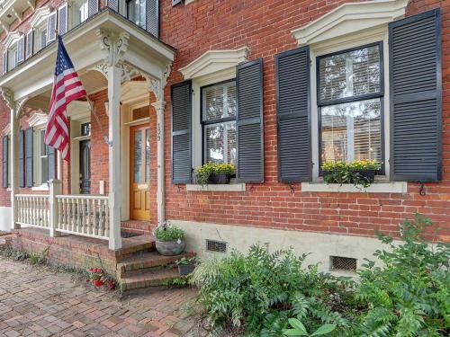 Luxury on Lincoln - image 6