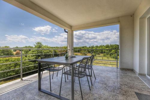 Erkély/terasz, Apartment Mirna with Swimming Pool in Strmac