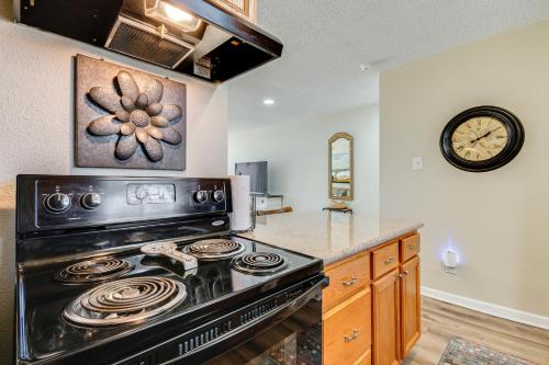 Walk to Pool and Lake Conroe Condo in Montgomery! in Montgomery, USA