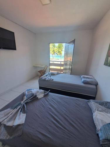 1 double bed, 1 twin bed