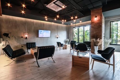 Bar/lounge, Get Zleep Premium Budget Hotel near Doi Suthep Temple