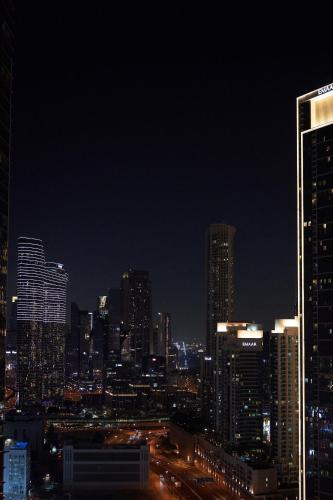 Luxury Seaview 2BR - Paramount Midtown - 6 Guests - 64F Pool Access & Burj View, Dubai (Foto 7)
