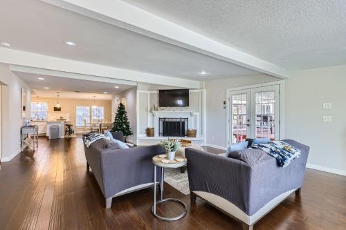New 5 BDRM W/Pool Mins to Pearl/Riverwalk/Quarry Market - Sleep 12 in San Antonio, USA