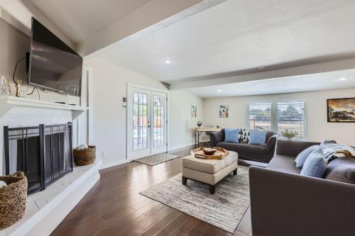 New 5 BDRM W/Pool Mins to Pearl/Riverwalk/Quarry Market - Sleep 12 in San Antonio, USA