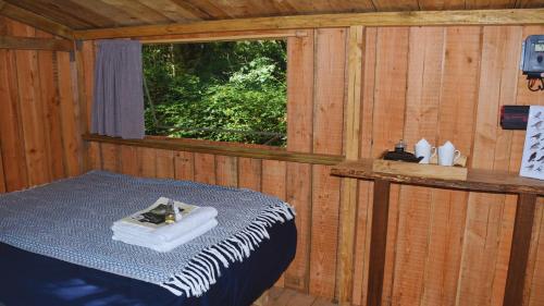 Chambre scandinave dans un parc forestier Chambre scandinave dans un parc forestier