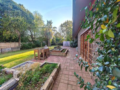 Hage, Like a Rock in Pellissier