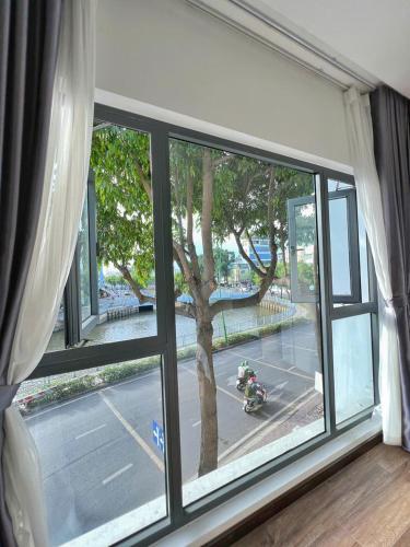 Riverside House Near Airport
