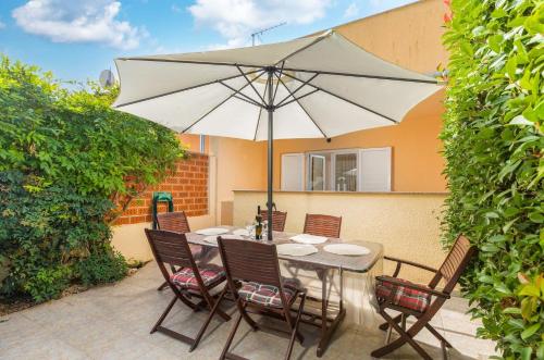 Apartment Buneta with Relaxing Outdoor Area