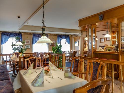 Restorāns, Hotel Zur Burg GmbH in Burg Stargard
