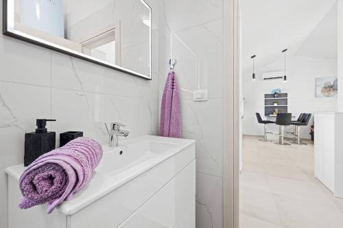 One Bedroom Apartment image 6