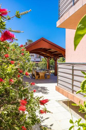 Two bedroom Apartment with Garden view