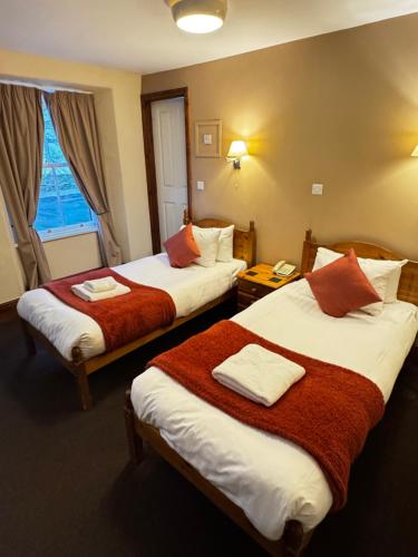 2 twin beds