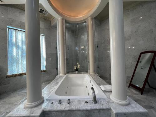 Létesítmények, Sterling Hotel in Mansion Flats