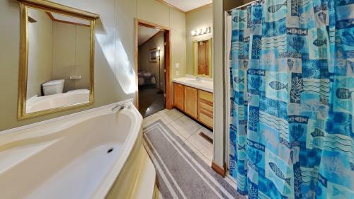 Island Club #80 in Put-in-Bay, USA