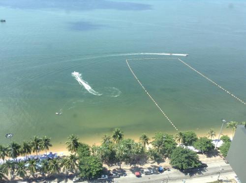 Everyday Beachfront Stylish Luxury Jomtien - image 2