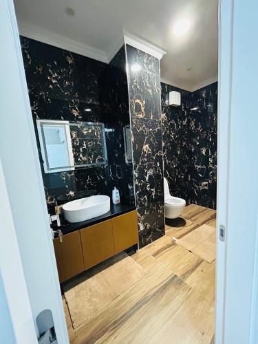 Tiki Luxury Apartment in Center - image 3