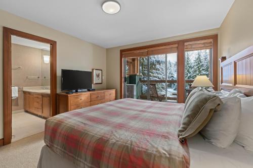 Three-Bedroom Apartment with Private Hot Tub (4745) image 10