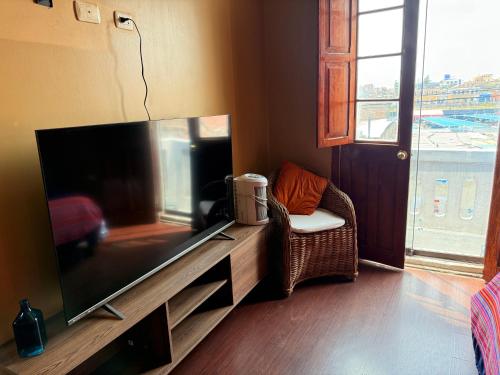 Deluxe King Suite image 2