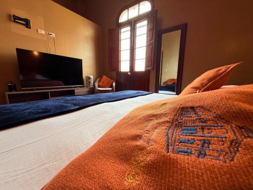 Deluxe King Suite image 4