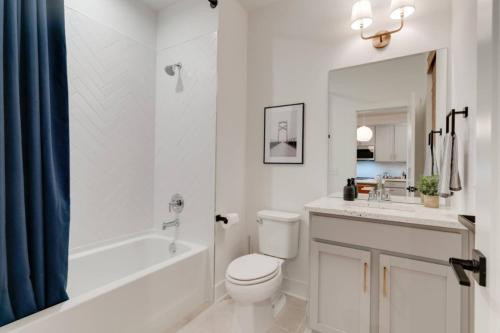 Luxury Home with Stunning Rooftop Views! detail