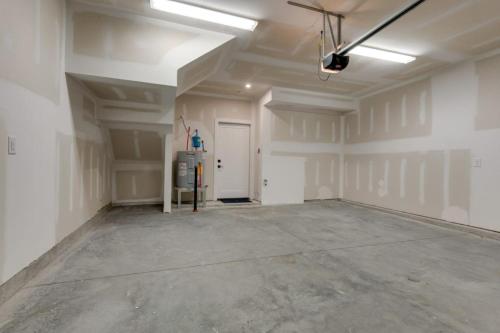 Luxury Home with Stunning Rooftop Views!