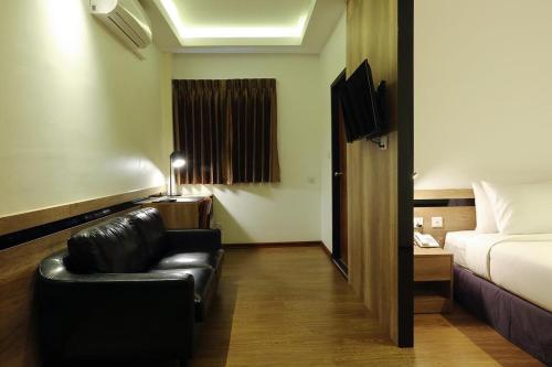 Deluxe Double Room image 2
