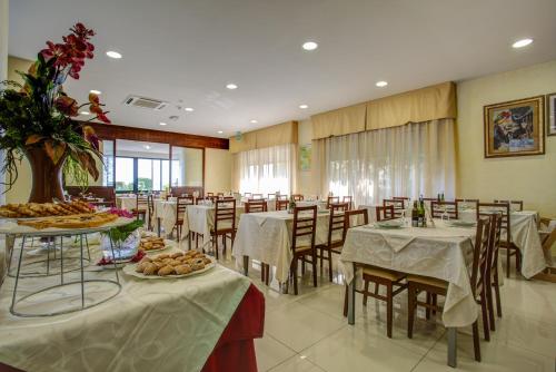 Hotel Deanna 3