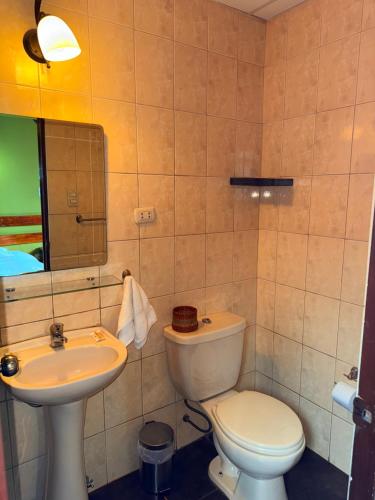Twin Room image 6