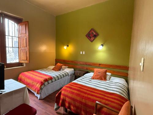 Twin Room image 4