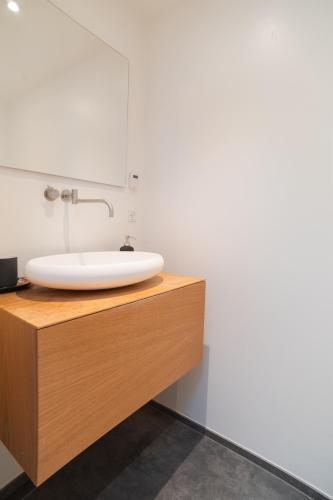 Ocean view in first row. Architectural pearl