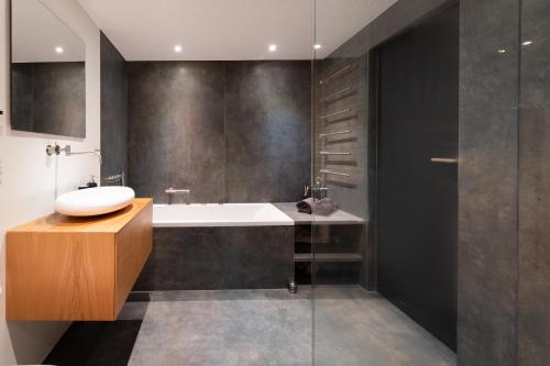 Ocean view in first row. Architectural pearl