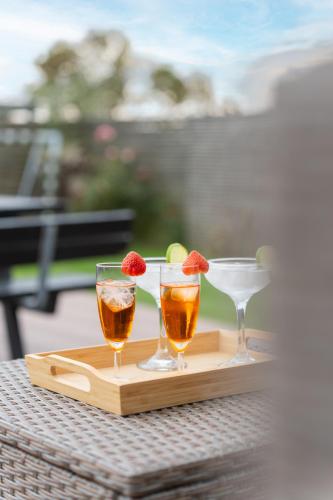 Ocean view in first row. Architectural pearl