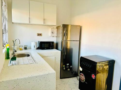 Dutus Hotel Entebbe in אנטבה