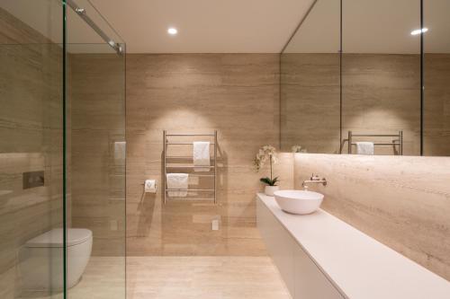 The Hill Residence - image 2
